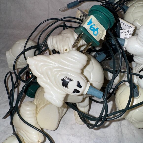 Vintage Halloween 32 Ghost & Skulls Blow Mold String Lights - Picture 3 of 8